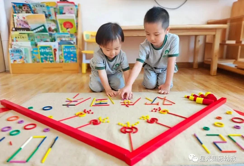 山東棗莊跨世紀星光幼兒園: “祝福祖國，喜迎國慶”創(chuàng)意拼擺