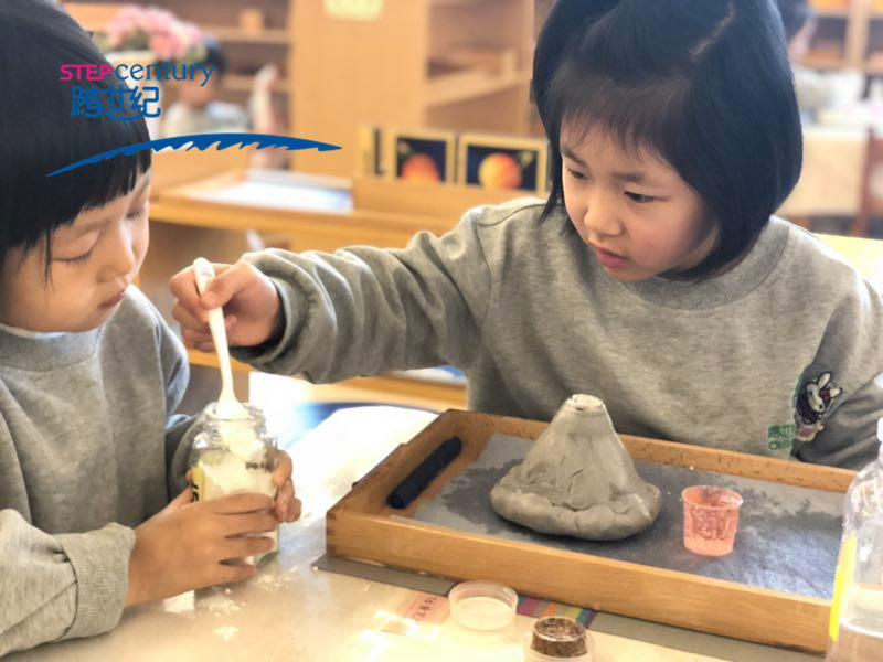 跨世紀幼兒園操作化教學之“神奇的火山”