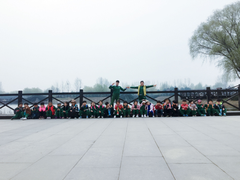 河南省魯山跨世紀幼兒園：“尋找春天的足跡”471.png